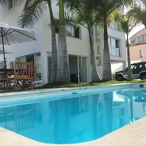 https://white-house-suite.in-canary-islands.com